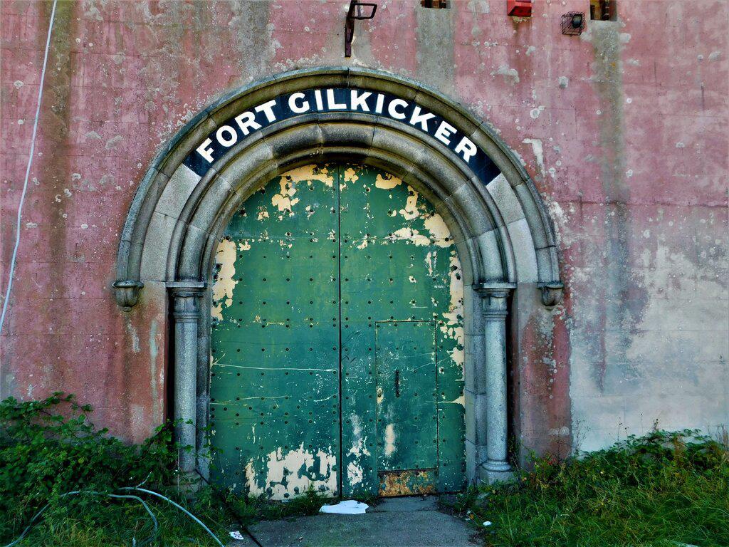 Lot: 59 - VICTORIAN FORT OVERLOOKING THE SOLENT WITH PLANNING FOR RESIDENTIAL CONVERSION -